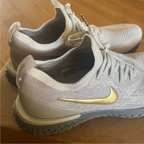 Nike Epic React Women’s 9 - Picture 6 of 10